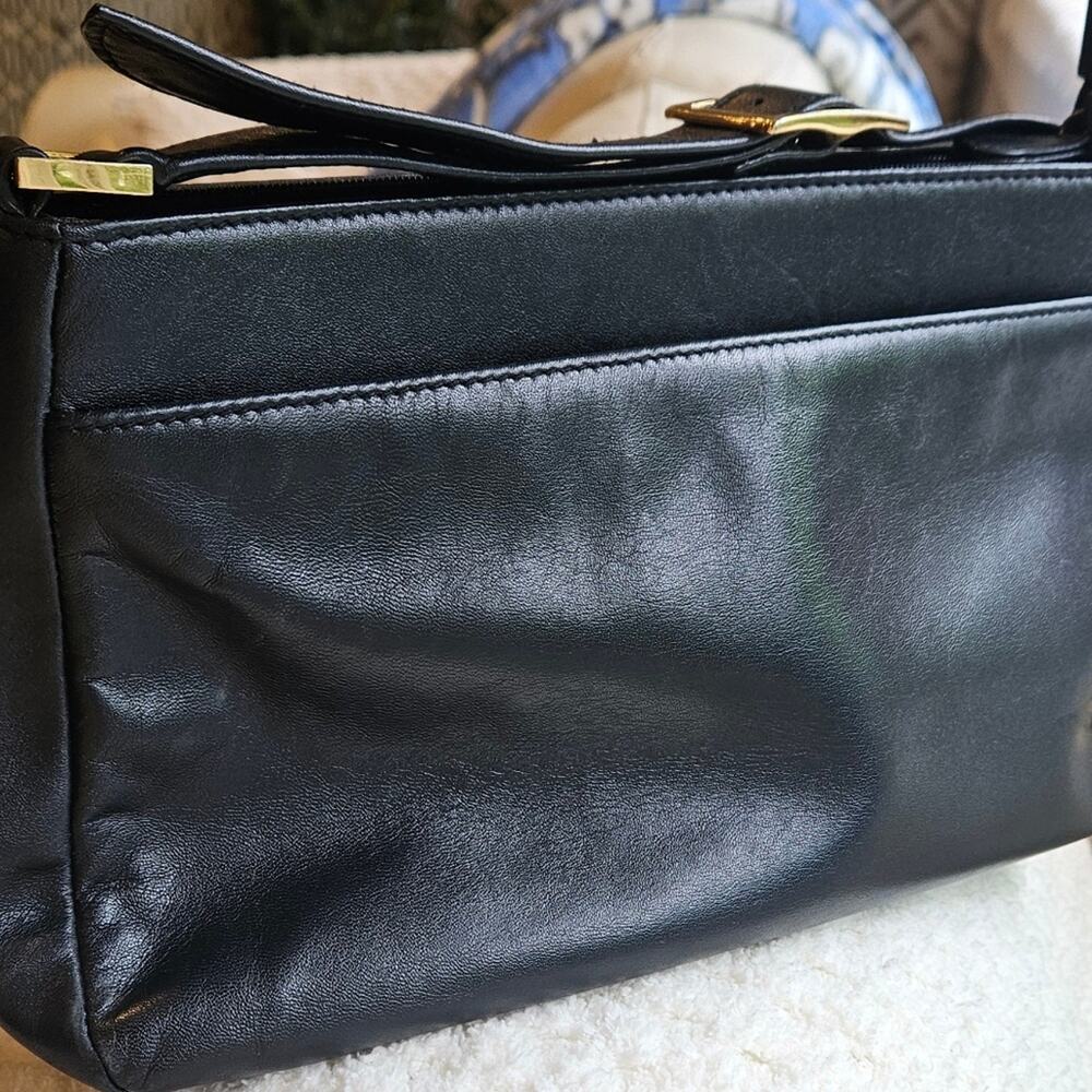 Etienne Aigner Elegant Black Leather Shoulder Bag - Picture 3 of 13